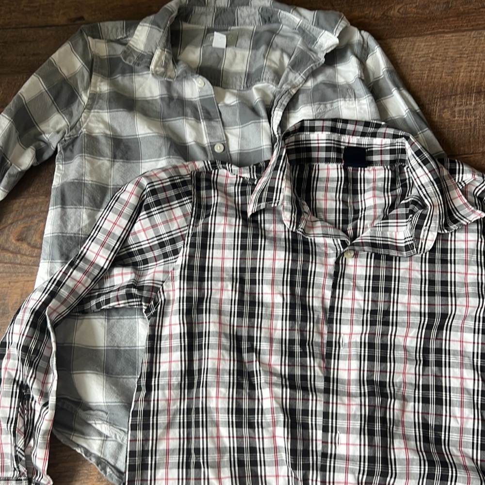 Two long sleeved button downs size large - Picture 2 of 4